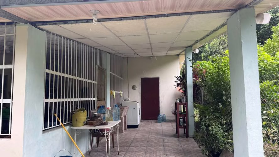 Se vende casa con amplio terreno en Boquerón - Imagen 14