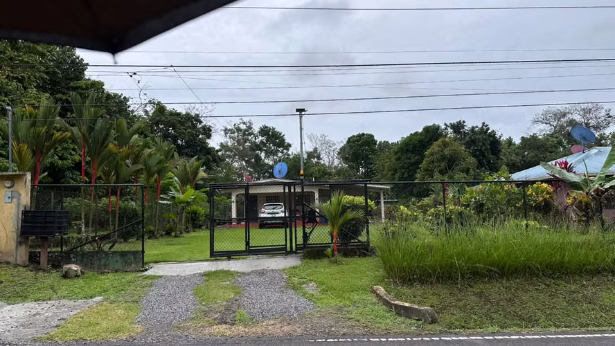 Se vende casa con amplio terreno en Boquerón - Imagen 6