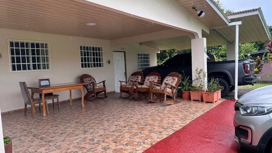 Se vende casa con amplio terreno en Boquerón - Imagen 16