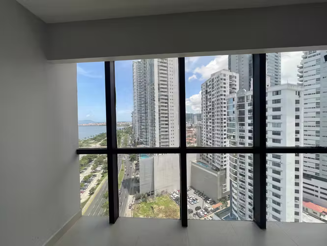 Oficina Remodelada a la Venta - Avenida Balboa -Piso completo