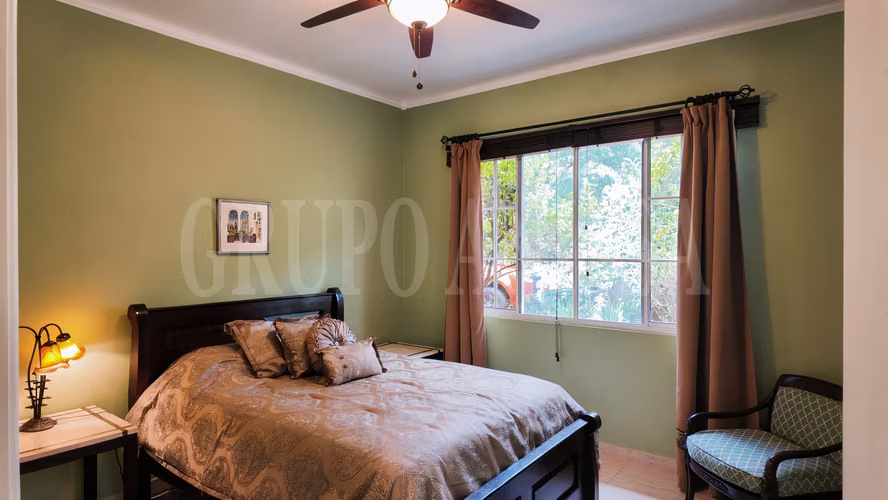 OPORTUNIDAD!!!  Se vende amplia casa con Piscina en Altos del Maria