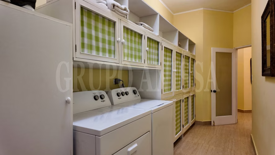 OPORTUNIDAD!!!  Se vende amplia casa con Piscina en Altos del Maria
