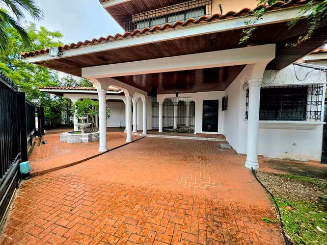 Casa en Venta en Marbella calle de embajadas