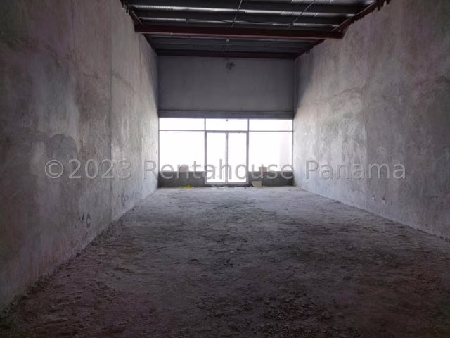 Vendo local en Brisas del Golf LF Solo Cliente Directo
