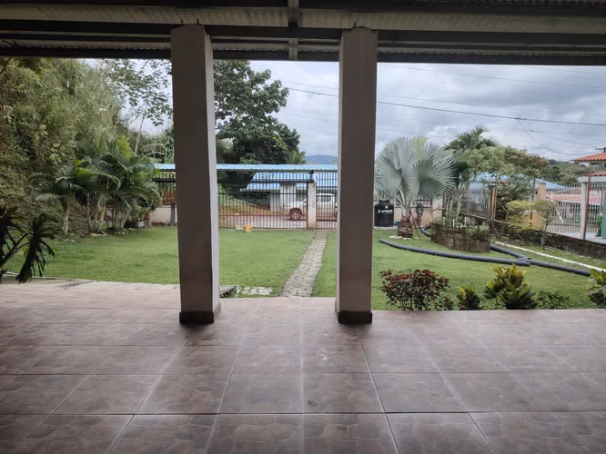 VENDO CASA EN PRADERAS SAN LORENZO