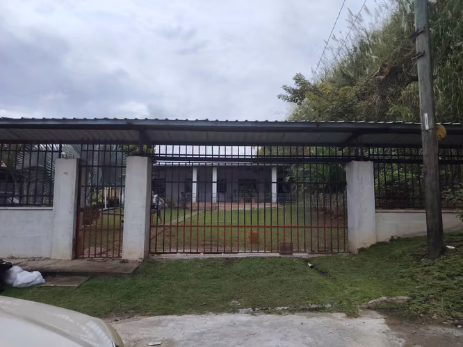 VENDO CASA EN PRADERAS SAN LORENZO
