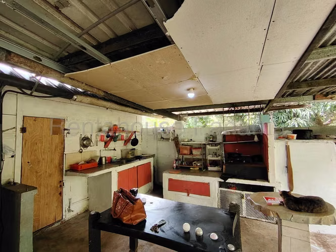 VENTA TERRENO CON CASAS PARA COMERCIO CAPIRA