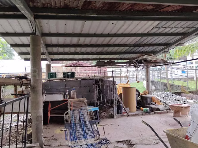 VENTA TERRENO CON CASAS PARA COMERCIO CAPIRA