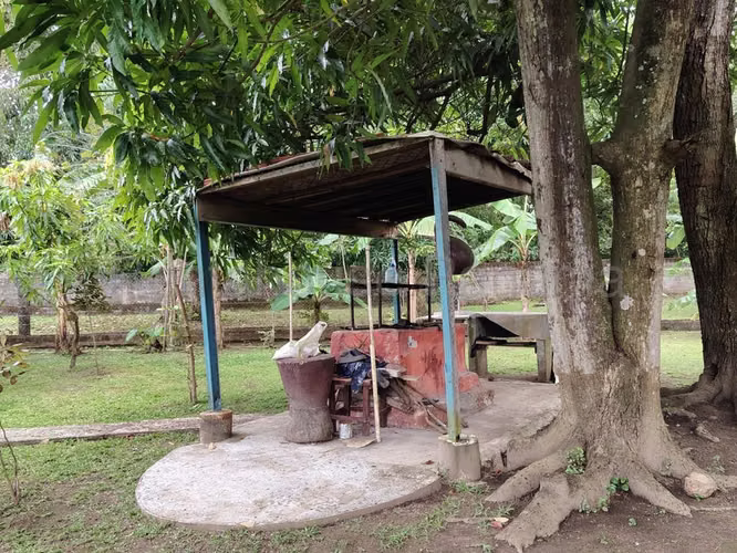 VENTA TERRENO CON CASAS PARA COMERCIO CAPIRA