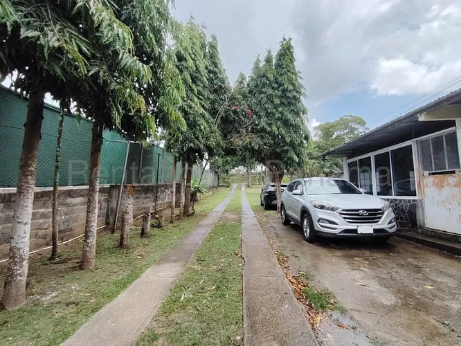 VENTA TERRENO CON CASAS PARA COMERCIO CAPIRA
