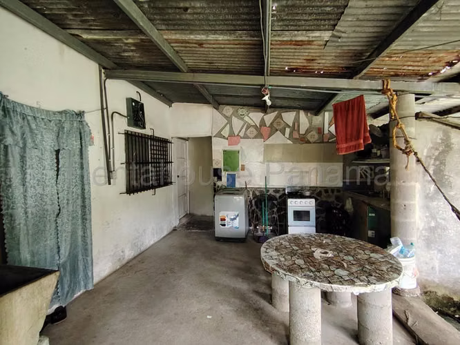 VENTA TERRENO CON CASAS PARA COMERCIO CAPIRA