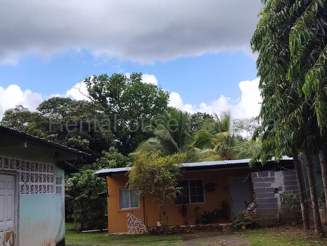 VENTA TERRENO CON CASAS PARA COMERCIO CAPIRA