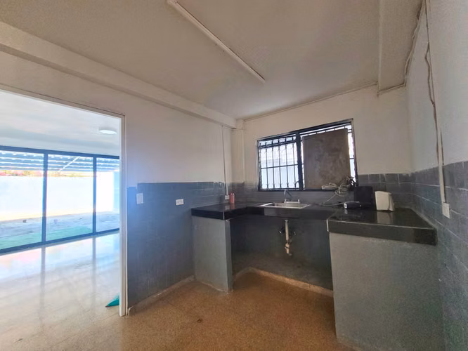 Propiedad Comercial o Residencial sobre Vía Principal en Chanis