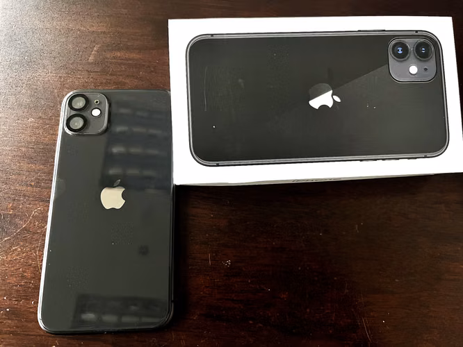 Vendo iPhone 11 Negro — Buen Estado - Imagen 2