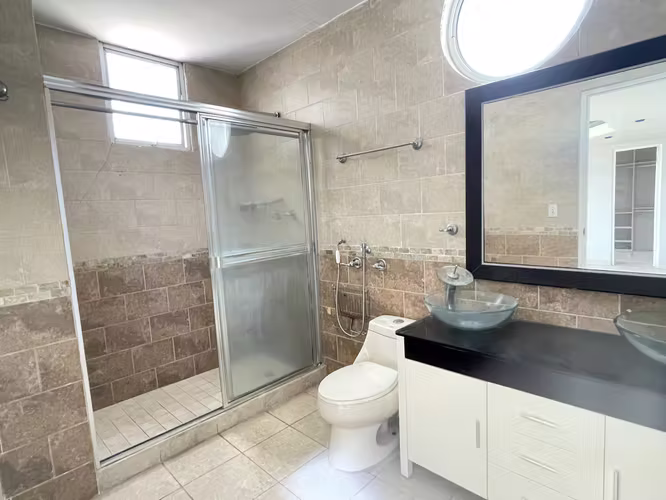 Amplio Apartamento en Alquiler en Dos Mares – 280 m²