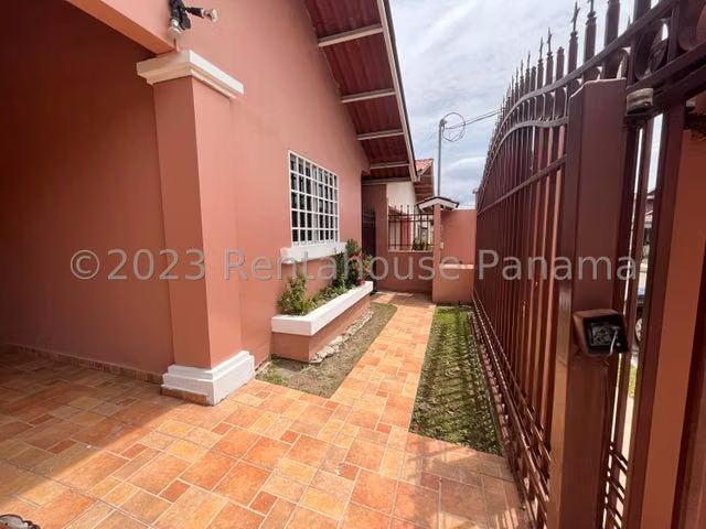 Casa en venta Quintas Reales Villa Zaita ELP25-1625