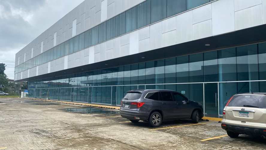 SE ALQUILA LOCAL EN PLAZA COMERCIAL JUAN DIAZ - Imagen 2