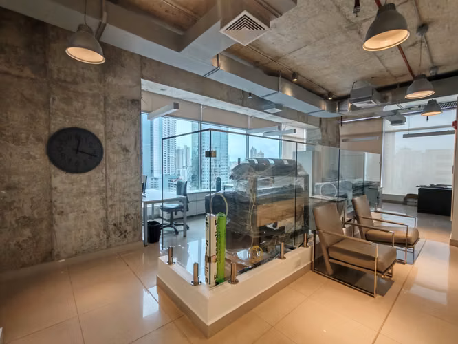 VENTA OFICINA TERMINADA EN OBARRIO SORTIS BUSINESS TOWER CPV