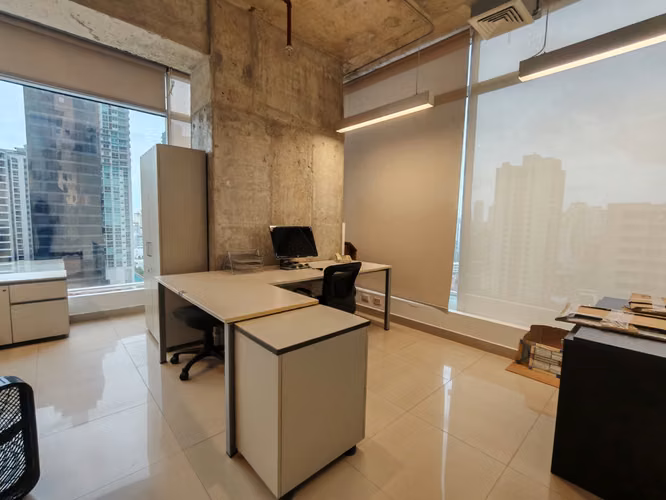 VENTA OFICINA TERMINADA EN OBARRIO SORTIS BUSINESS TOWER CPV