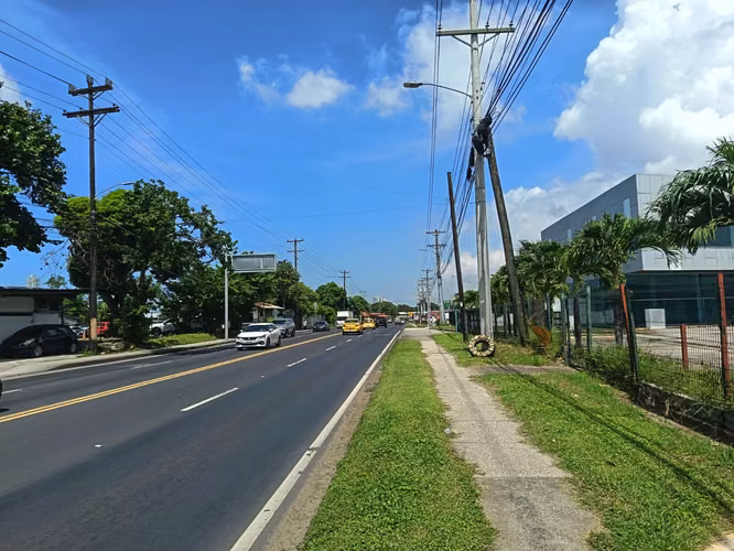 SE ALQUILA LOCAL DE 2 NIVELES SOBRE VIA PRINCIPAL JUAN DIAZ - Imagen 4
