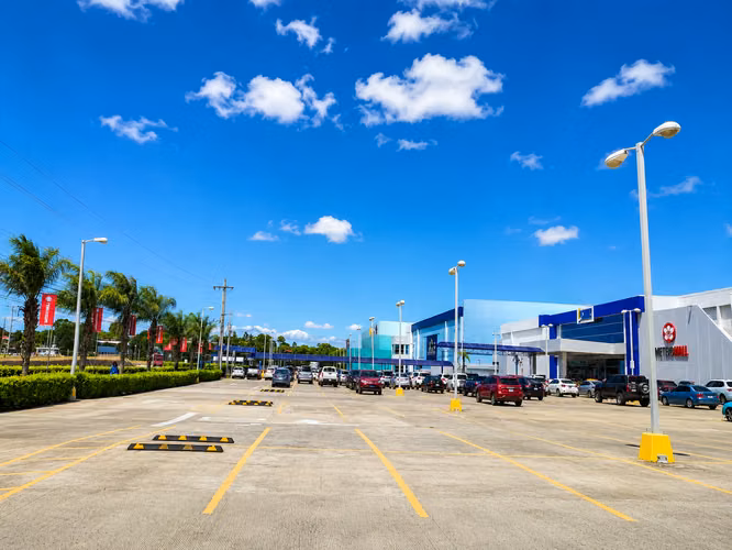Alquiler de Local Comercial en Santiago Mall, 190m²
