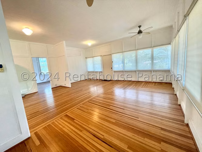 Venta de Casa de Dos Pisos en Corozal 26*8511Mfk - Imagen 3