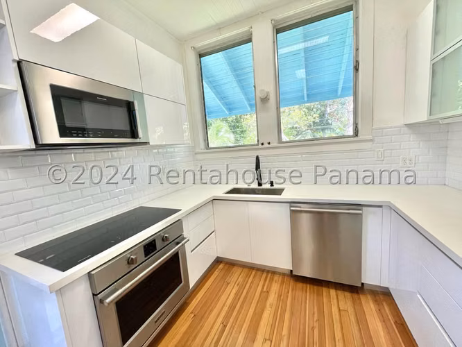 Venta de Casa de Dos Pisos en Corozal 26*8511Mfk - Imagen 6