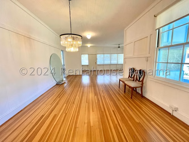 Venta de Casa de Dos Pisos en Corozal 26*8511Mfk - Imagen 2