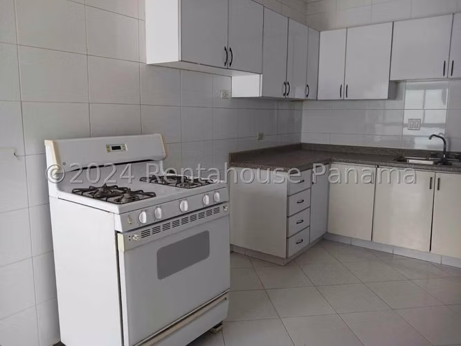Alquiler de Bello Apartamento Semi Amoblado en Av Balboa 24*10730Mfk