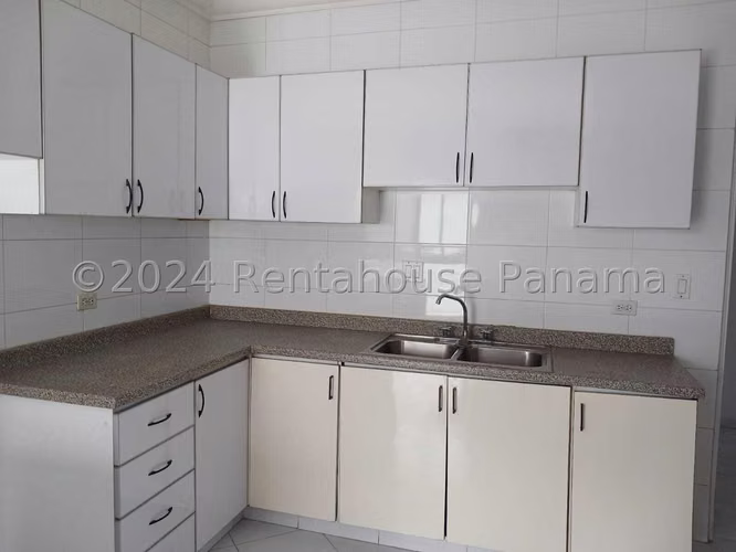 Alquiler de Bello Apartamento Semi Amoblado en Av Balboa 24*10730Mfk