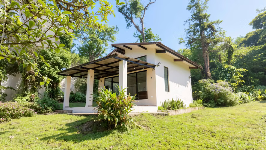 Oportunidad! Se Vende Casa en Amplio terreno en Altos del Maria - Imagen 2