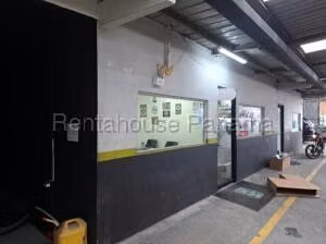 Venta de Local Comercial con 1810m2 en Parque Lefevre 26-8944SR