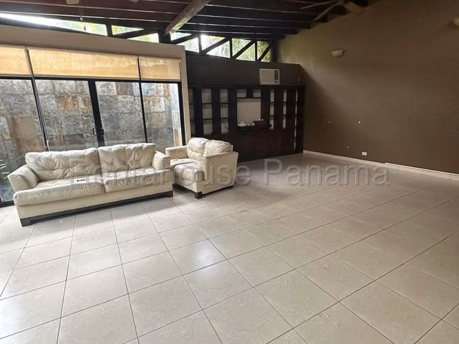 House for sale in Altos del Golf 358 Mts PD