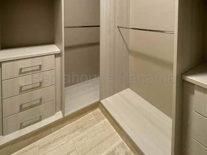 Se Vende Apartamento en Costa del Este LA26-8975