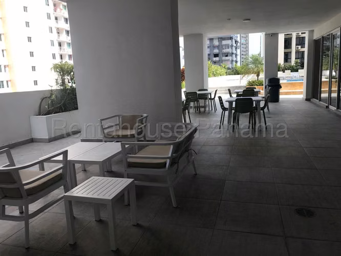 Se Vende Apartamento en El Cangrejo LA26-8967