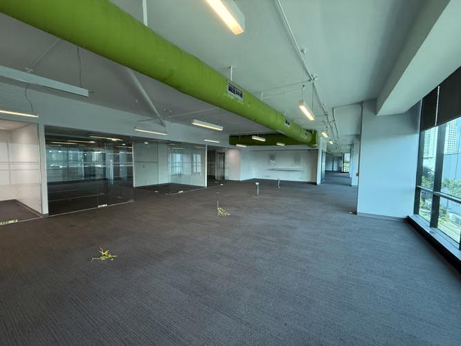 Oficina en Alquiler Costa del Este – 1,480 m2 · Amplia Disponibilidad de Estacionamientos