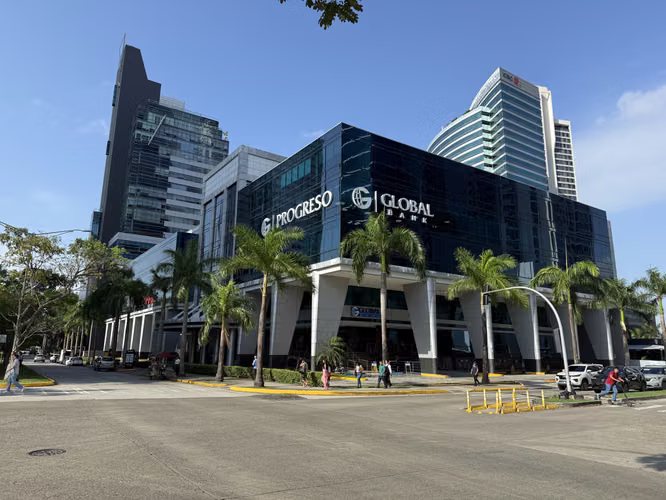 Office for Rent Costa del Este – 1,480 m² · Ample Parking Availability