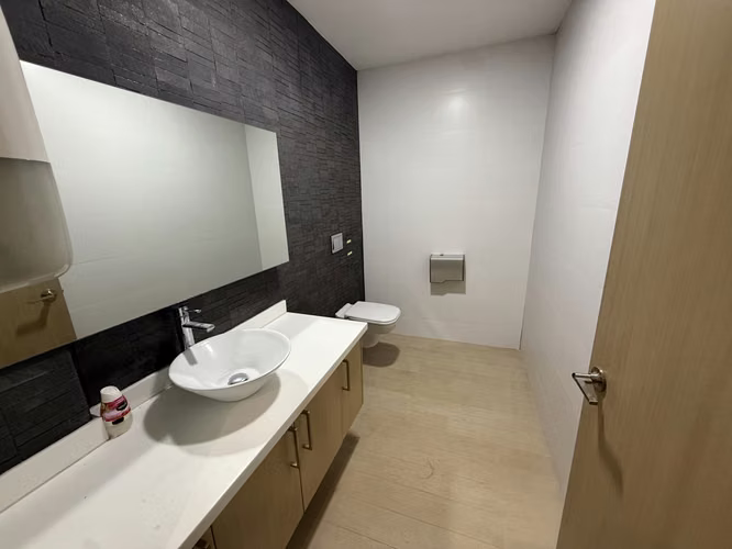 Oficina en Alquiler Costa del Este – 1,480 m2 · Amplia Disponibilidad de Estacionamientos