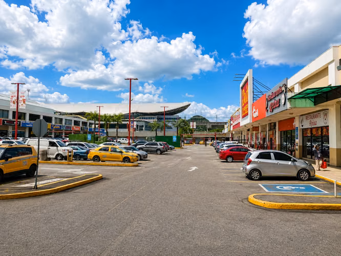 Venta de Local Comercial en Los Andes Mall, 207m²