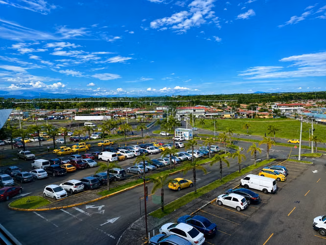 Venta de Local en Centro Comercial Megamall, 559m2
