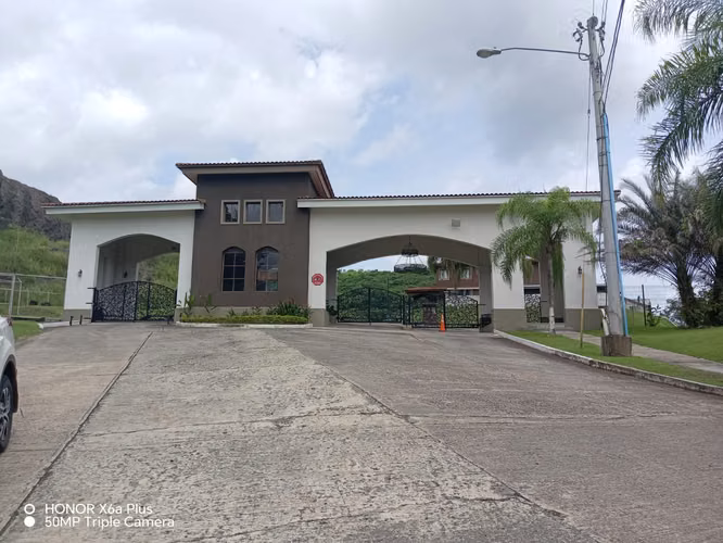 ¿Comprar o Alquilar? PH Green Village te ofrece la mejor opción en Panamá Norte.