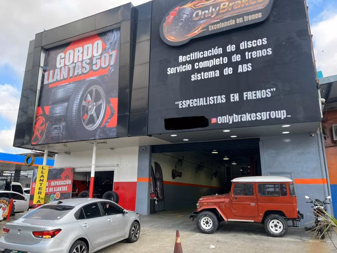 SE VENDE CENTRO AUTOMOTRIZ 400M EN VILLA LUCRE VIA PRINCIPAL