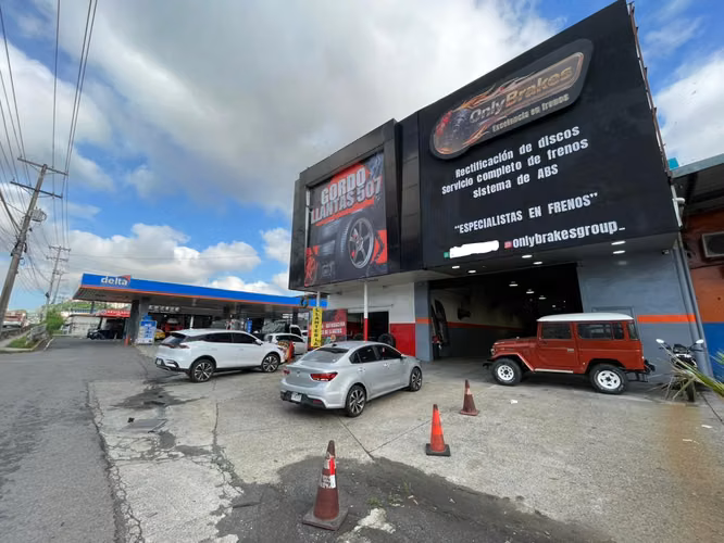 SE VENDE CENTRO AUTOMOTRIZ 400M EN VILLA LUCRE VIA PRINCIPAL