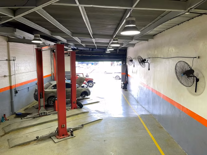 SE VENDE CENTRO AUTOMOTRIZ 400M EN VILLA LUCRE VIA PRINCIPAL