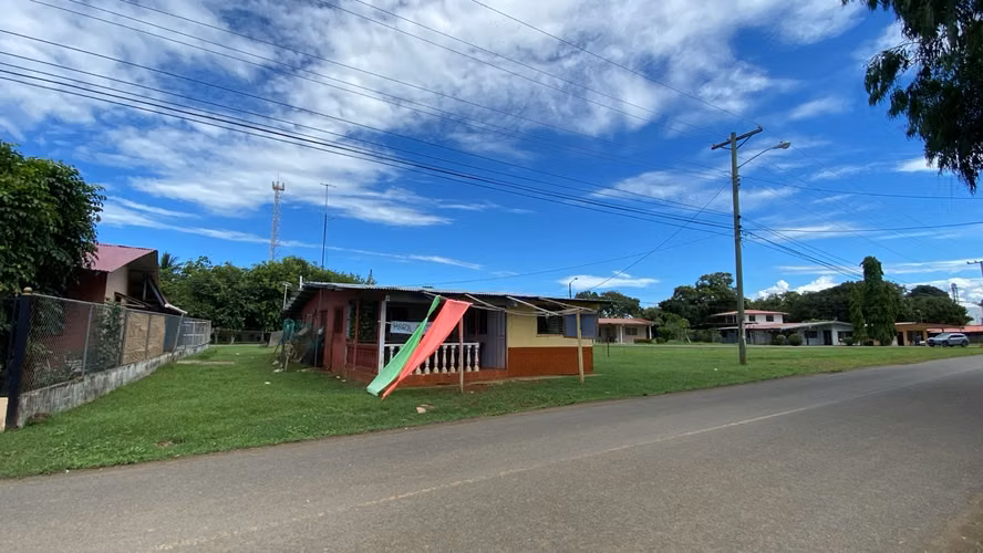 SE VENDE CASA EN LAS TABLAS - Imagen 2