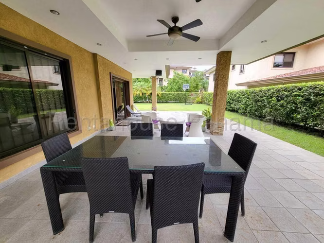 Venta de casa en Embassy Club 26MVCH8990