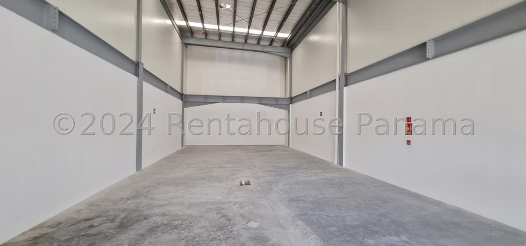 Galera en Venta en Parque Lefevre 24EPP6044 - Imagen 3