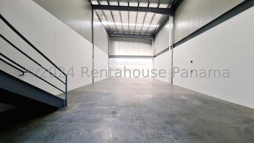 Galera en Venta en Parque Lefevre 24EPP6044 - Imagen 8