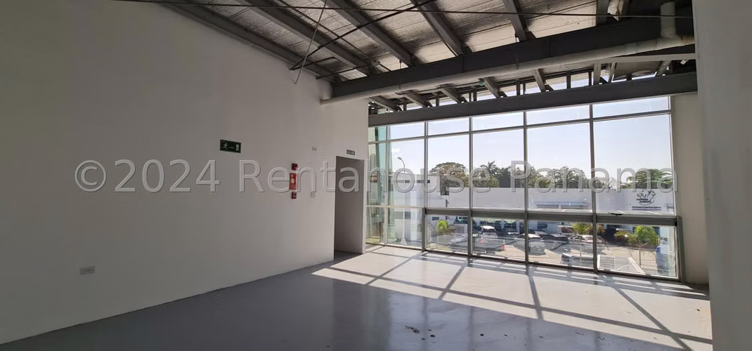 Galera en Venta en Parque Lefevre 24EPP6044 - Imagen 7