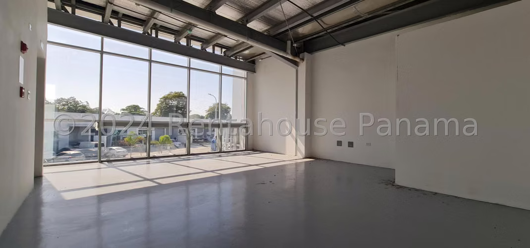 Galera en Venta en Parque Lefevre 24EPP6044 - Imagen 6